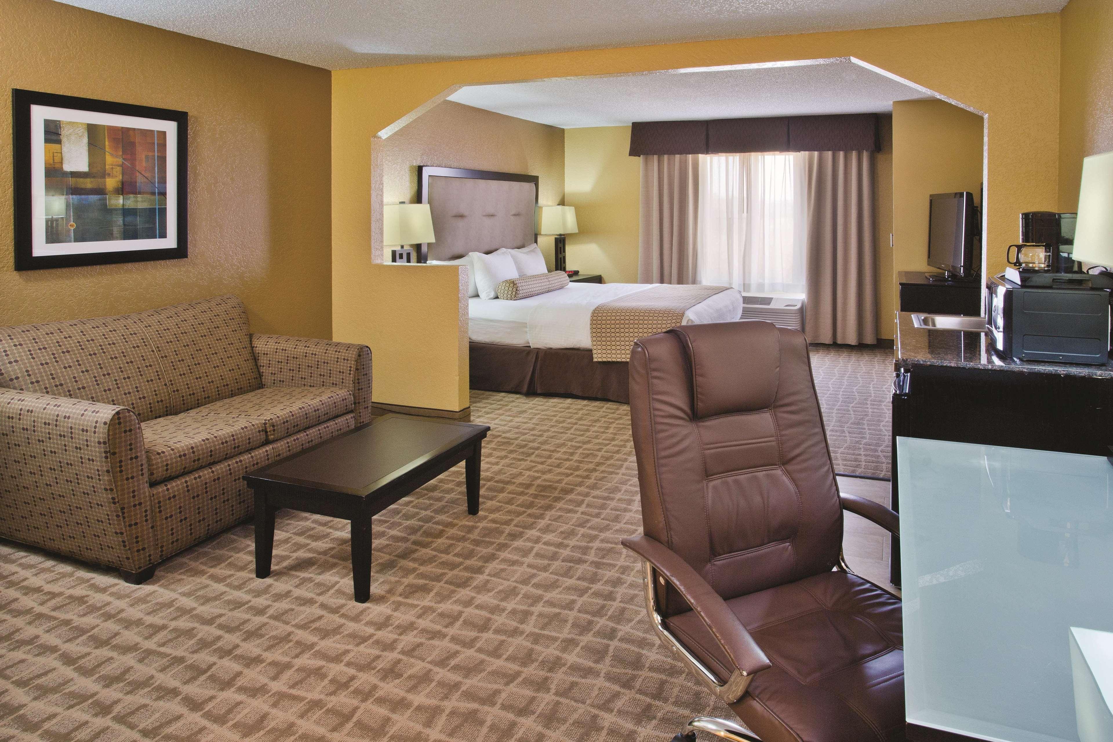 La Quinta By Wyndham Hot Springs Hotel Bagian luar foto