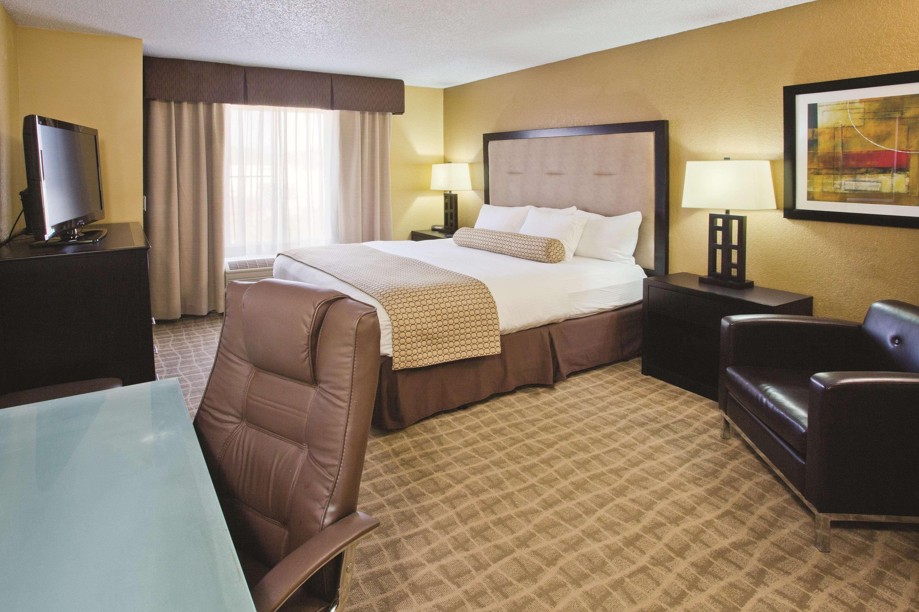 La Quinta By Wyndham Hot Springs Hotel Bagian luar foto