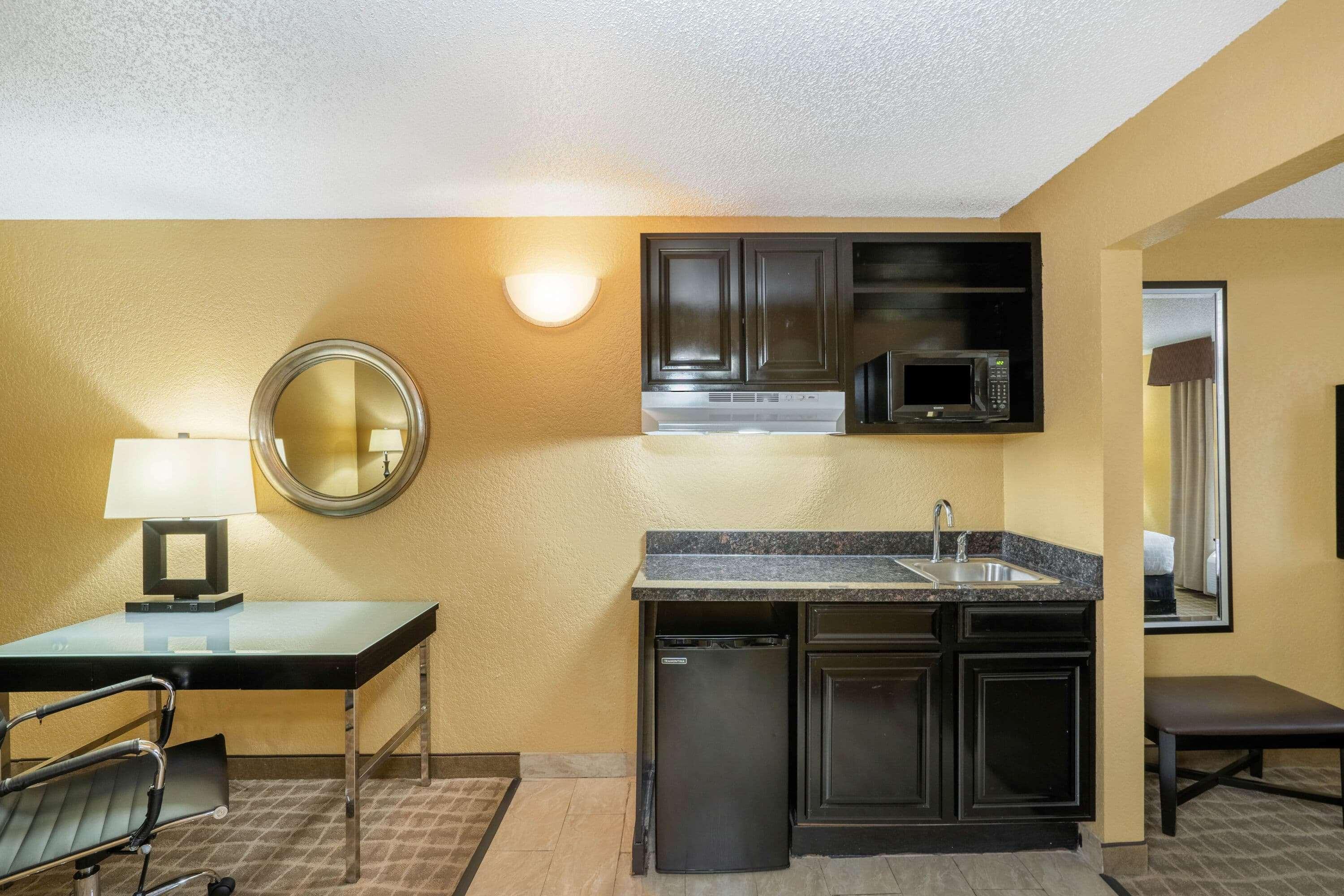 La Quinta By Wyndham Hot Springs Hotel Bagian luar foto