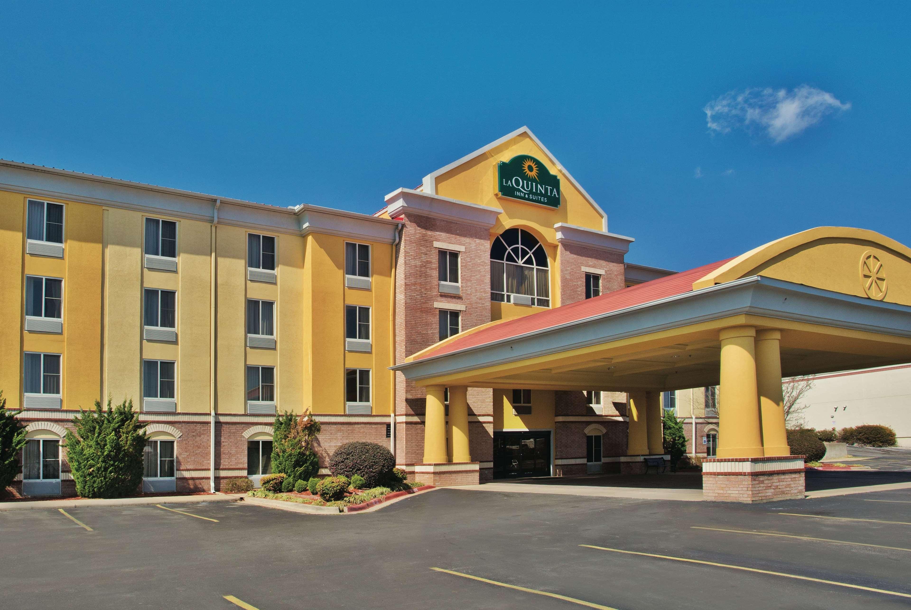 La Quinta By Wyndham Hot Springs Hotel Bagian luar foto