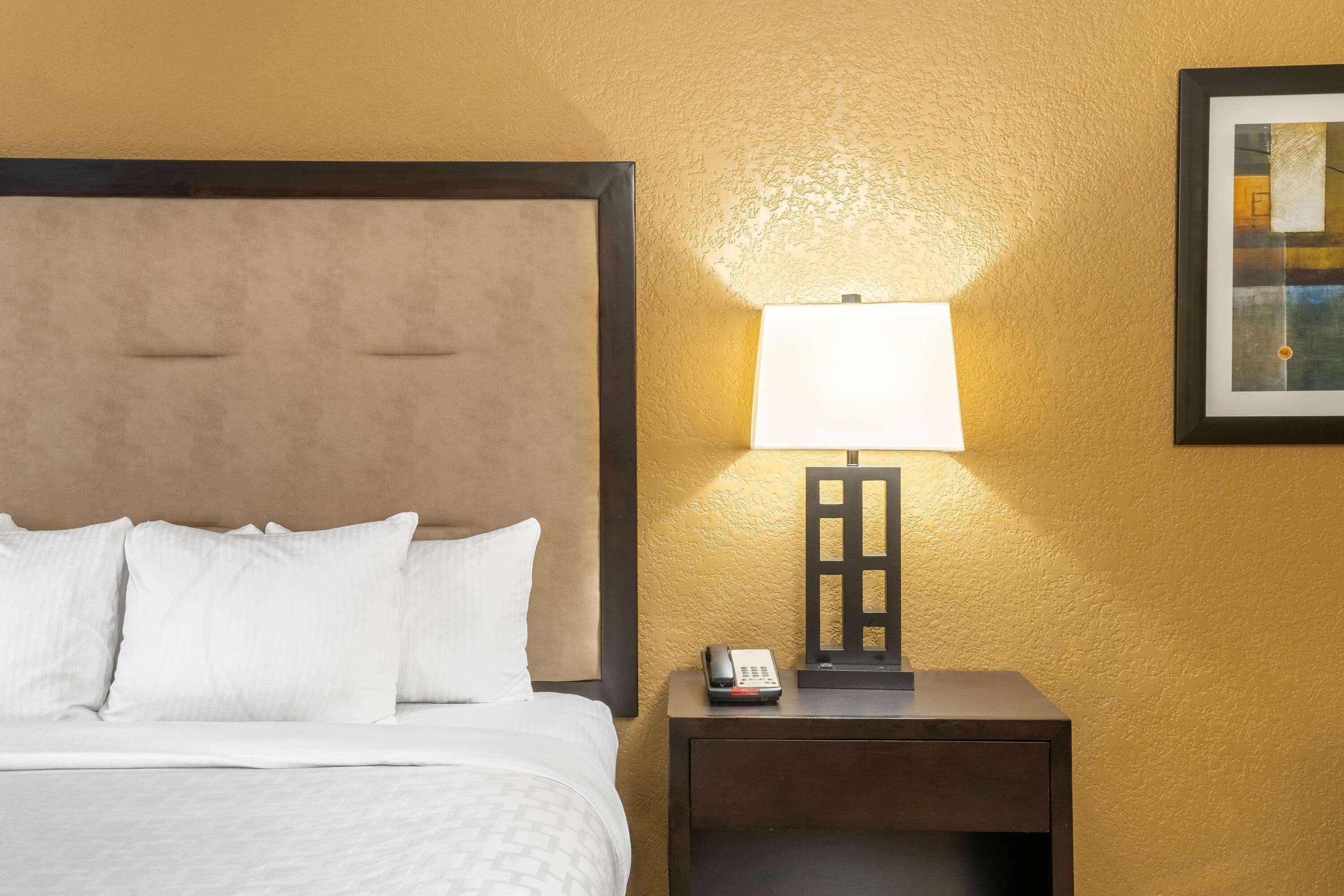 La Quinta By Wyndham Hot Springs Hotel Bagian luar foto