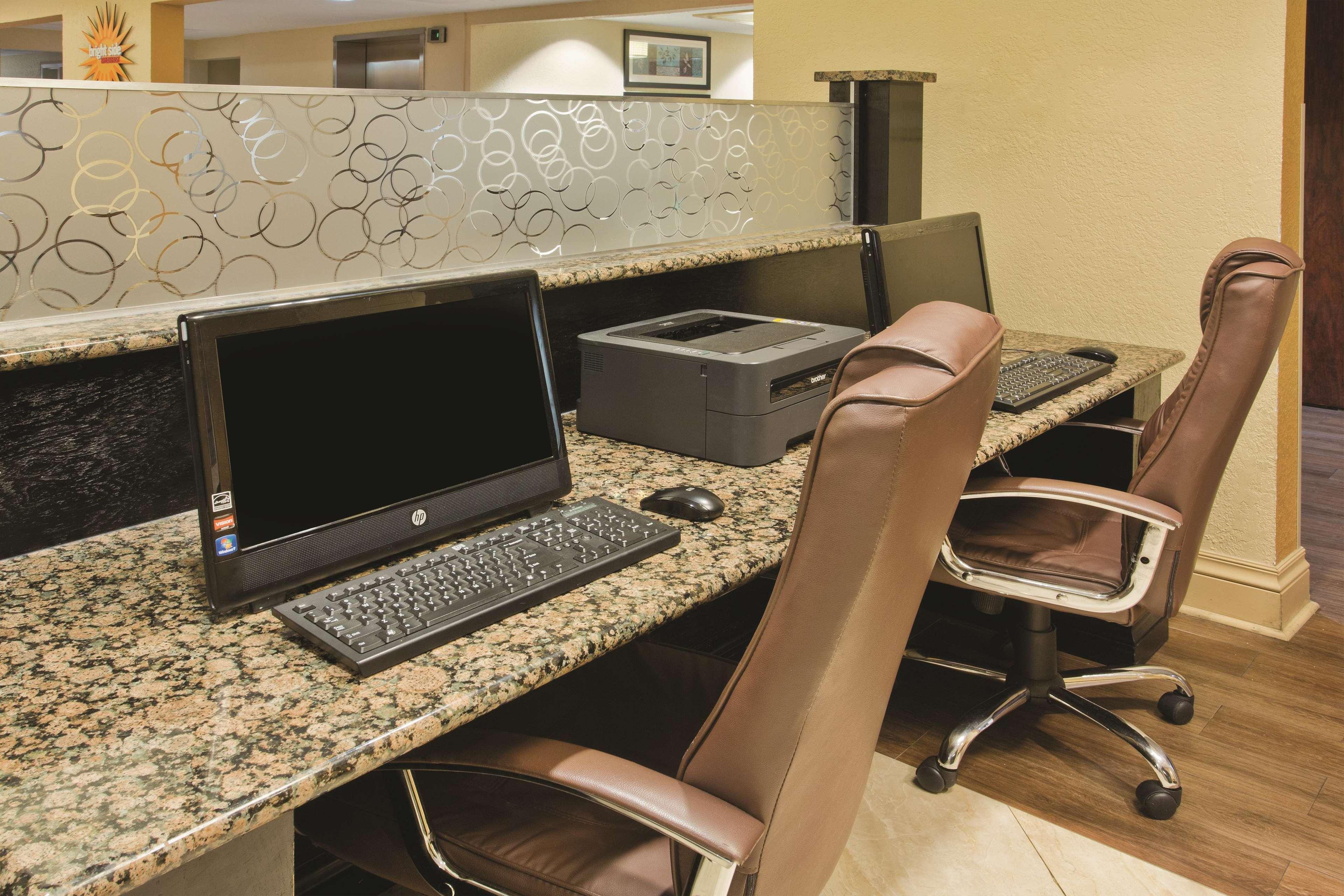 La Quinta By Wyndham Hot Springs Hotel Bagian luar foto