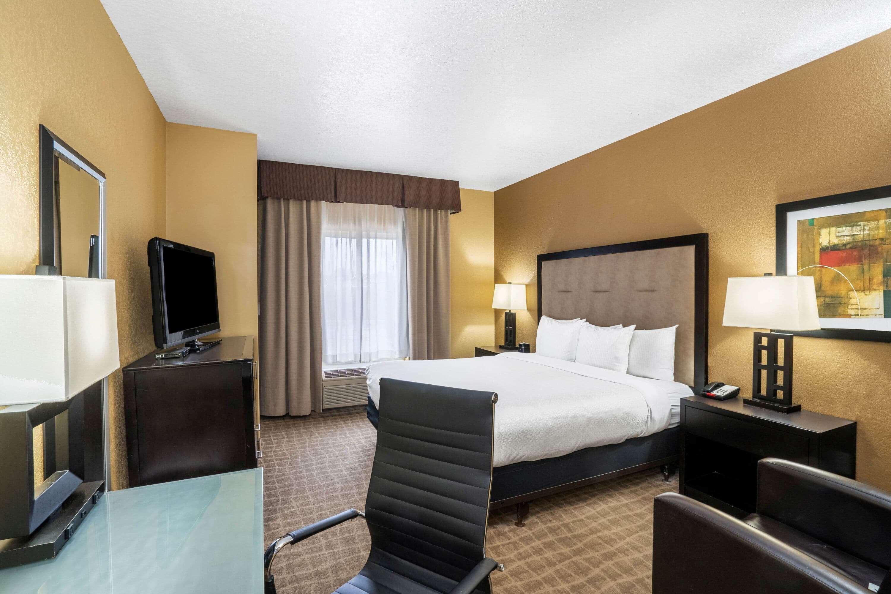 La Quinta By Wyndham Hot Springs Hotel Bagian luar foto
